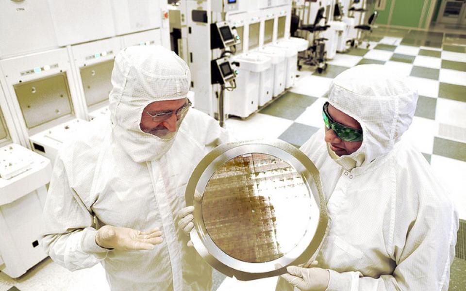 IBM推出7nm，摩尔定律复活？