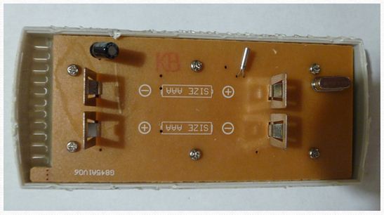 图4：移开电池后的PCB同一面。